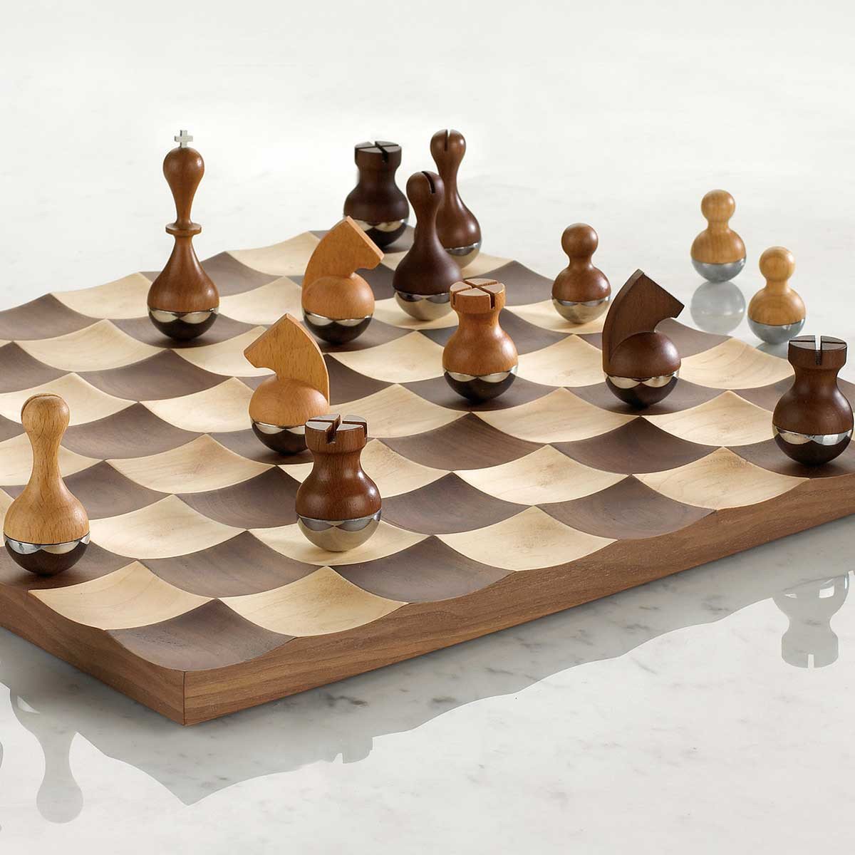 Шахматы варианты играть. Доска Шахматов. Необычные шахматные доски. Шахматы фигурки. Шахматные фигуры дизайнерские.