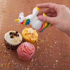 Unicorn sprinkler - sprinkling iced fairy cakes
